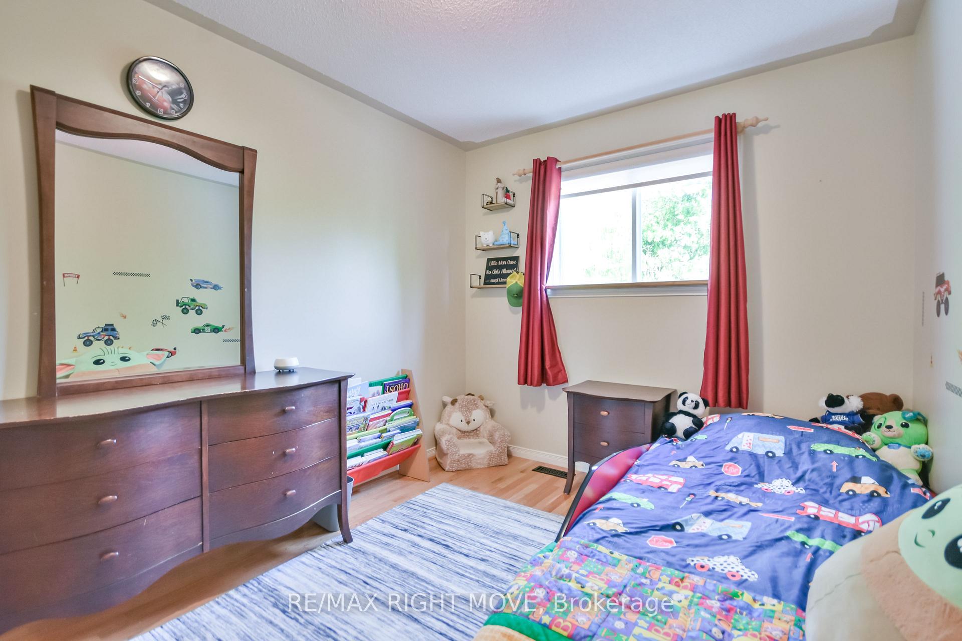 Photo 18 of 28 Christine Place, Orillia — HOMEH