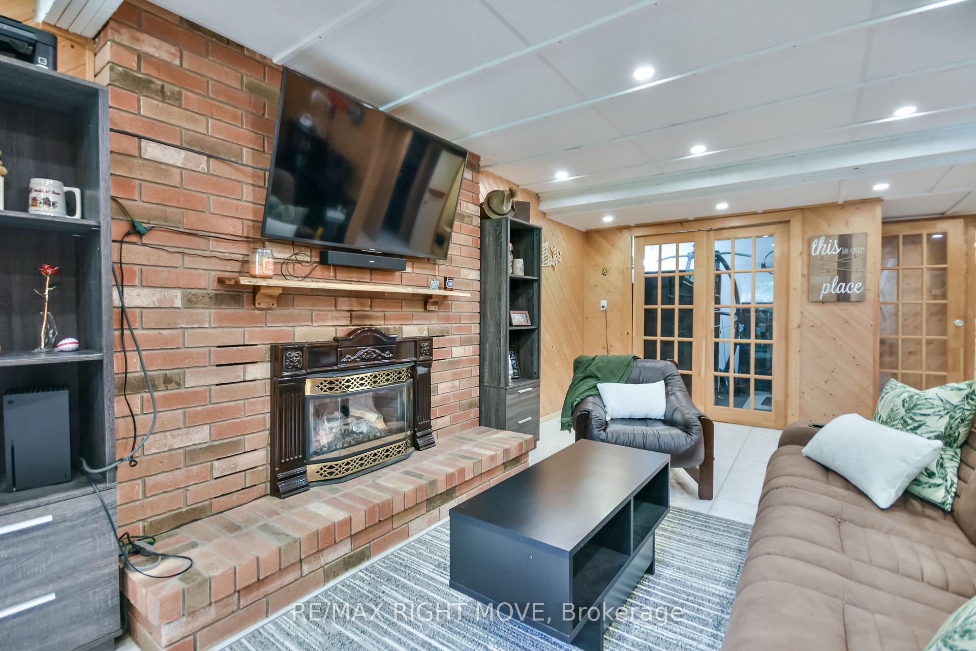 Photo 26 of 28 Christine Place, Orillia — HOMEH