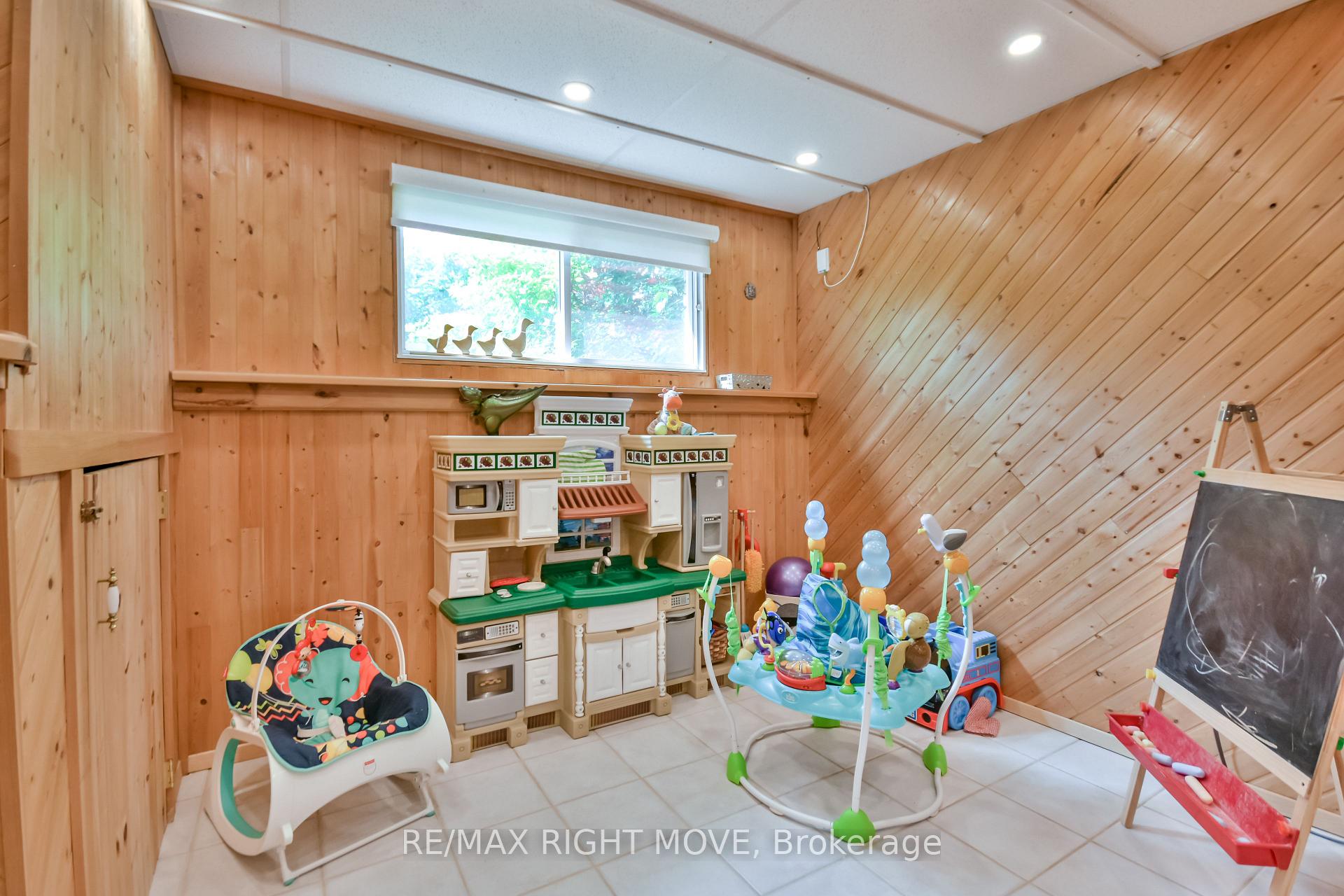 Photo 27 of 28 Christine Place, Orillia — HOMEH