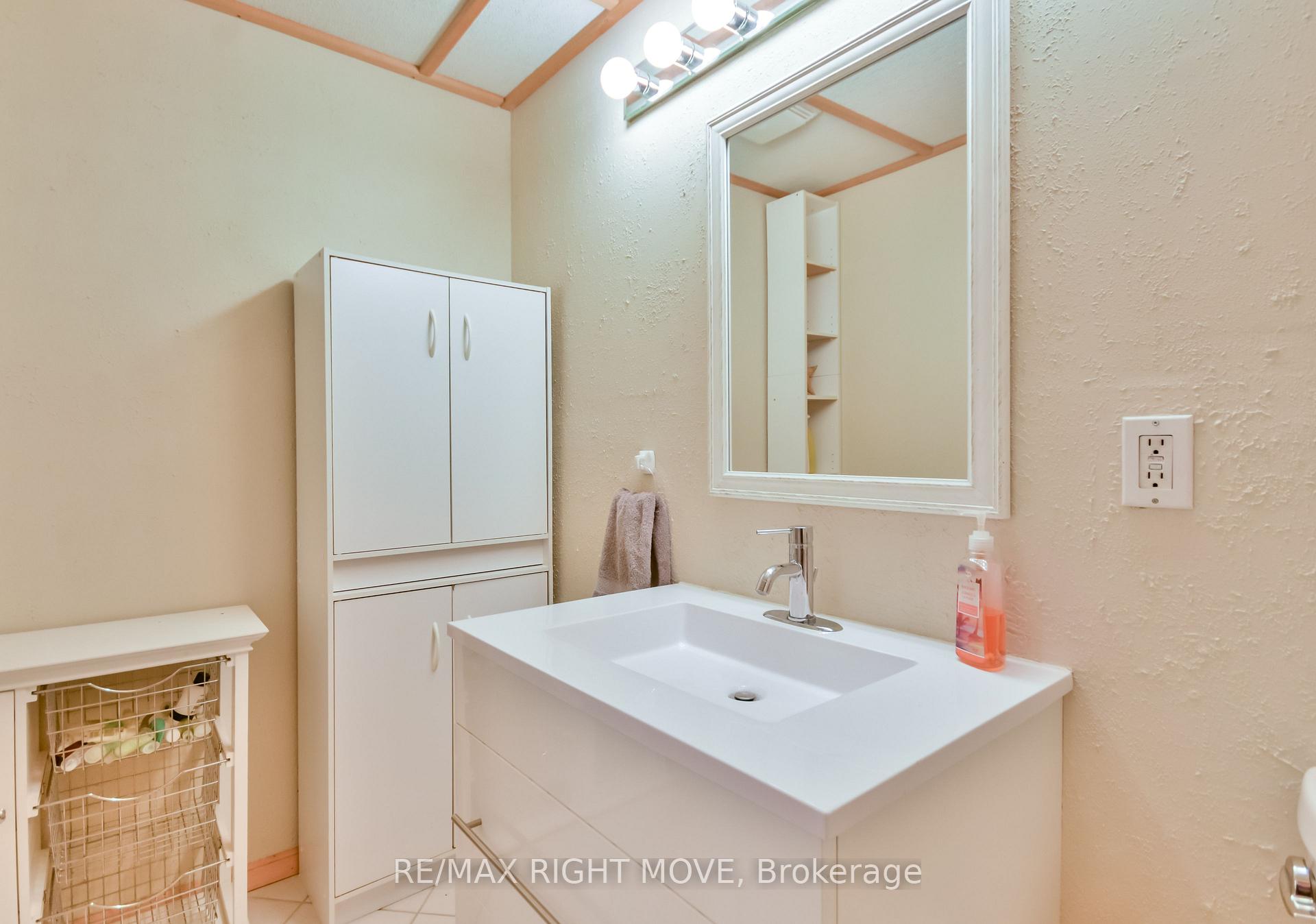 Photo 32 of 28 Christine Place, Orillia — HOMEH