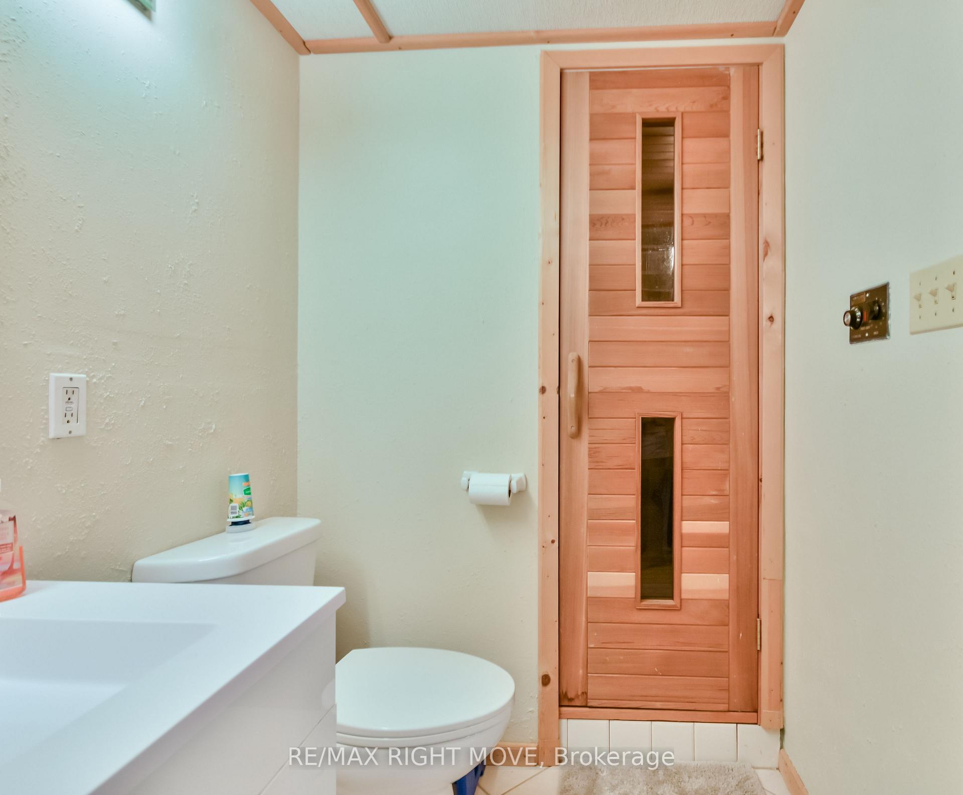 Photo 33 of 28 Christine Place, Orillia — HOMEH