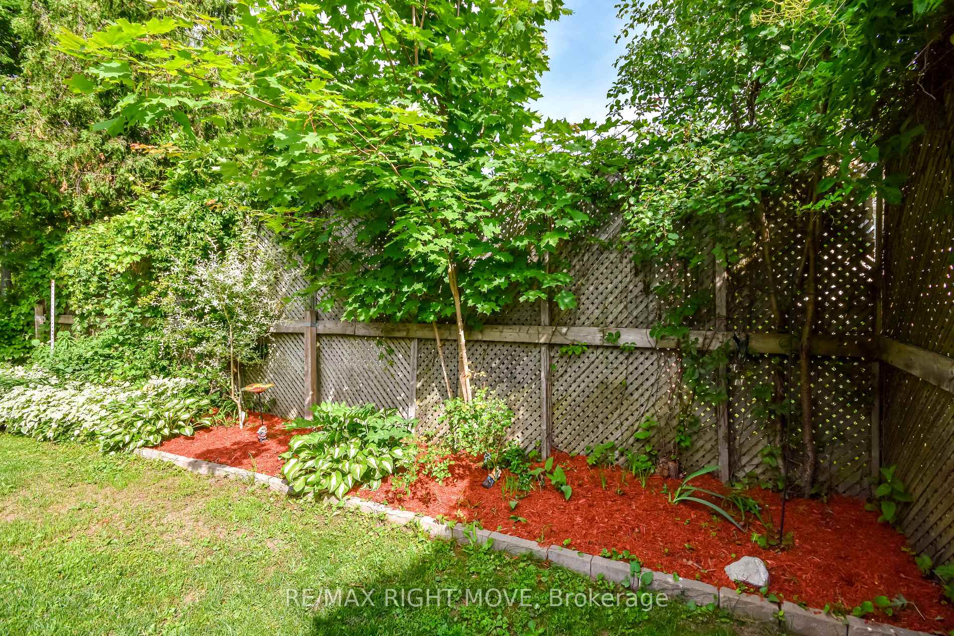Photo 36 of 28 Christine Place, Orillia — HOMEH