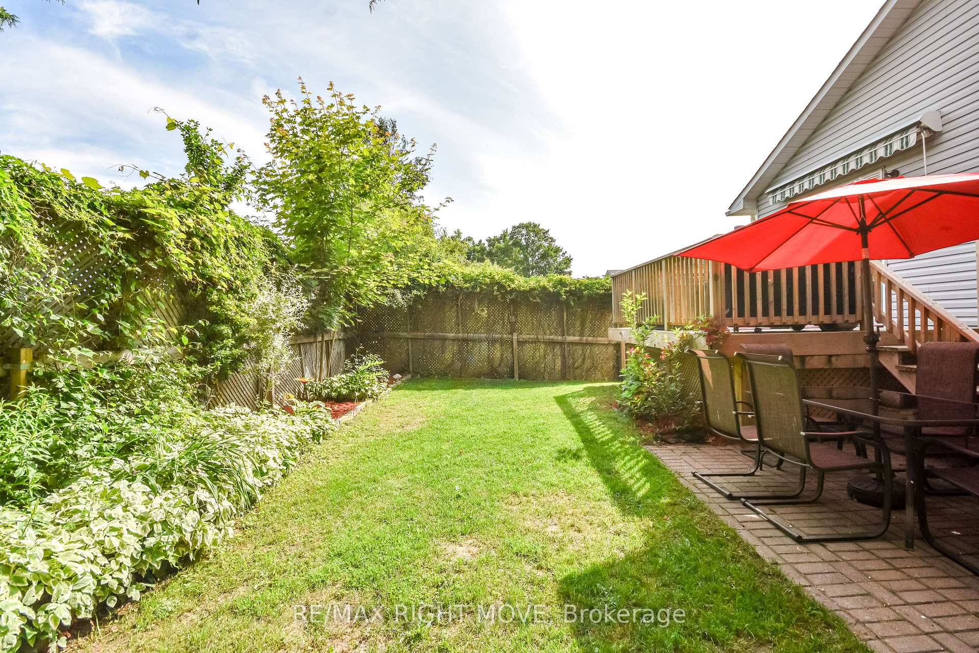 Photo 37 of 28 Christine Place, Orillia — HOMEH