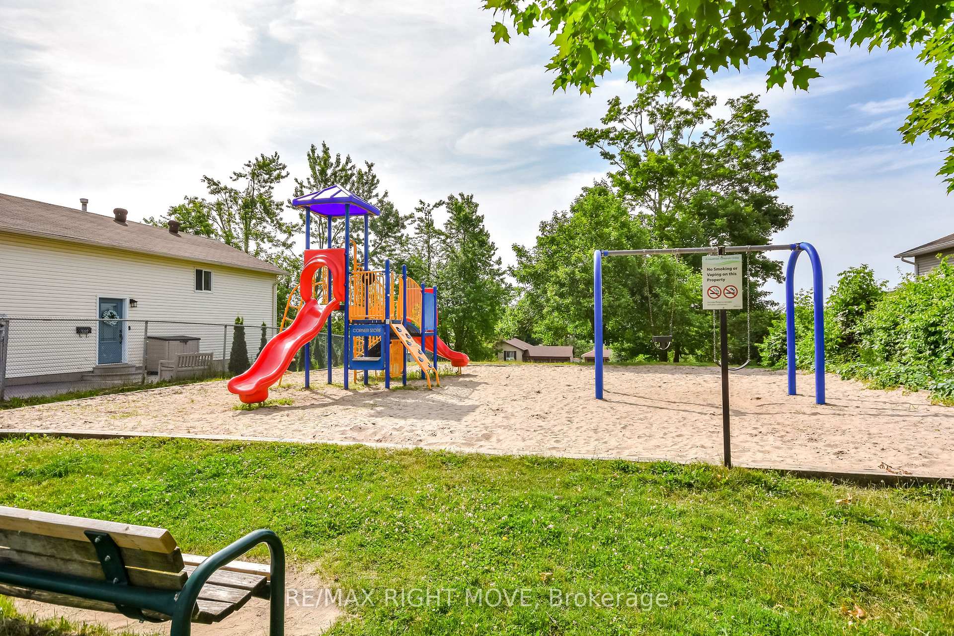 Photo 41 of 28 Christine Place, Orillia — HOMEH