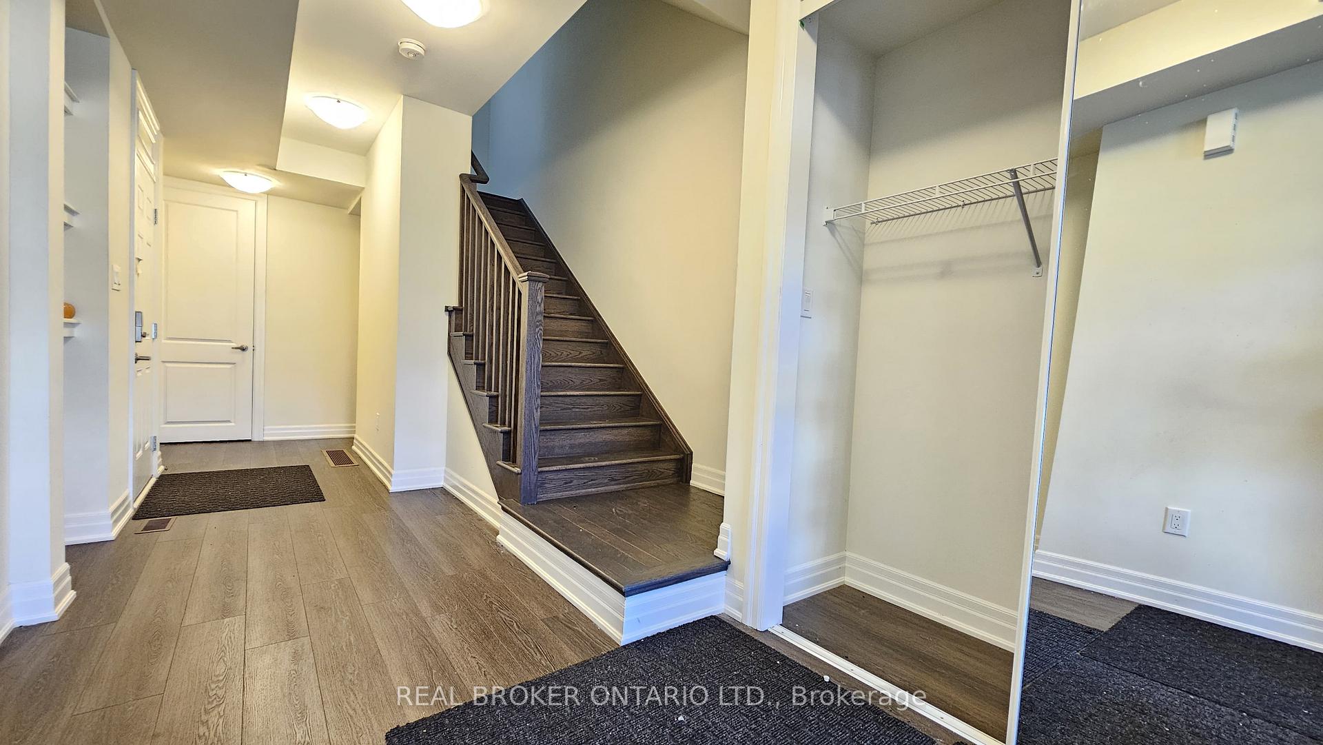 Photo 4 of 90 Thomas Frisby Jr Crescent, Markham, Victoria Square — HOMEH