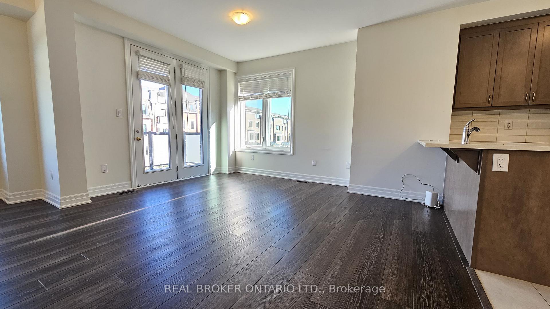 Photo 8 of 90 Thomas Frisby Jr Crescent, Markham, Victoria Square — HOMEH