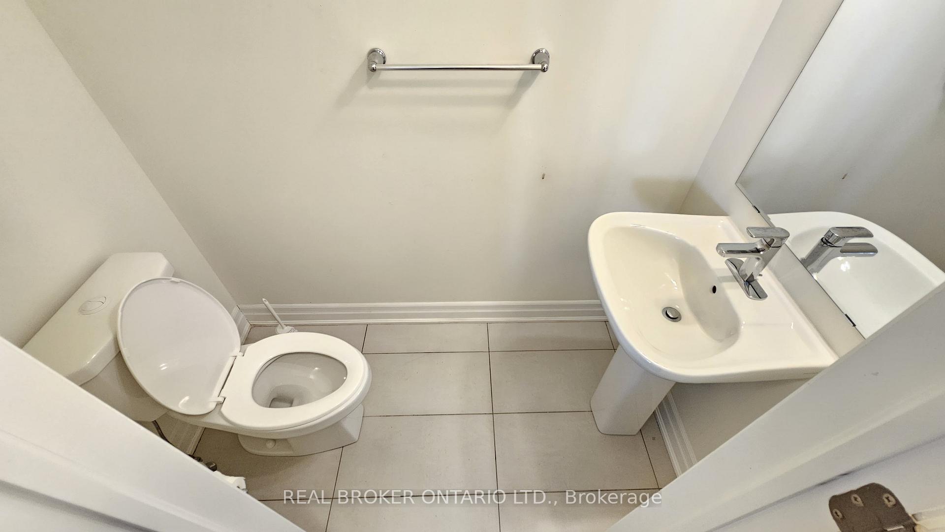 Photo 12 of 90 Thomas Frisby Jr Crescent, Markham, Victoria Square — HOMEH