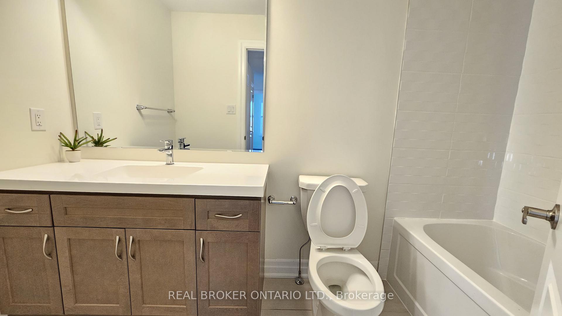 Photo 18 of 90 Thomas Frisby Jr Crescent, Markham, Victoria Square — HOMEH