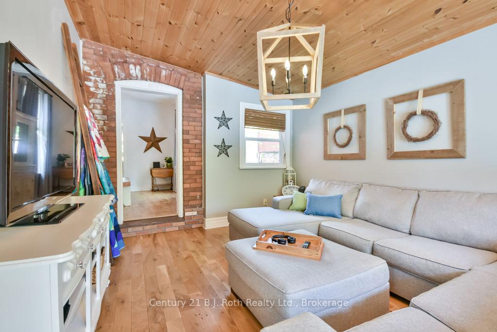 Photo 9 of 135 Peter Street N, Orillia — HOMEH