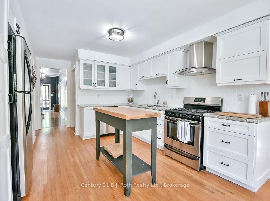 Photo 11 of 135 Peter Street N, Orillia — HOMEH
