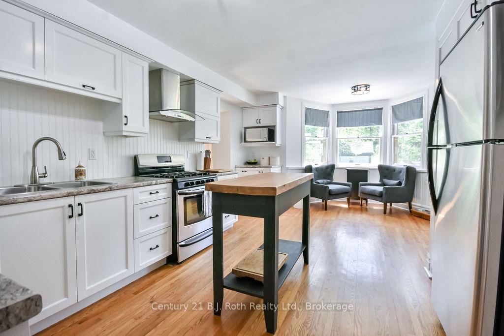 Photo 12 of 135 Peter Street N, Orillia — HOMEH