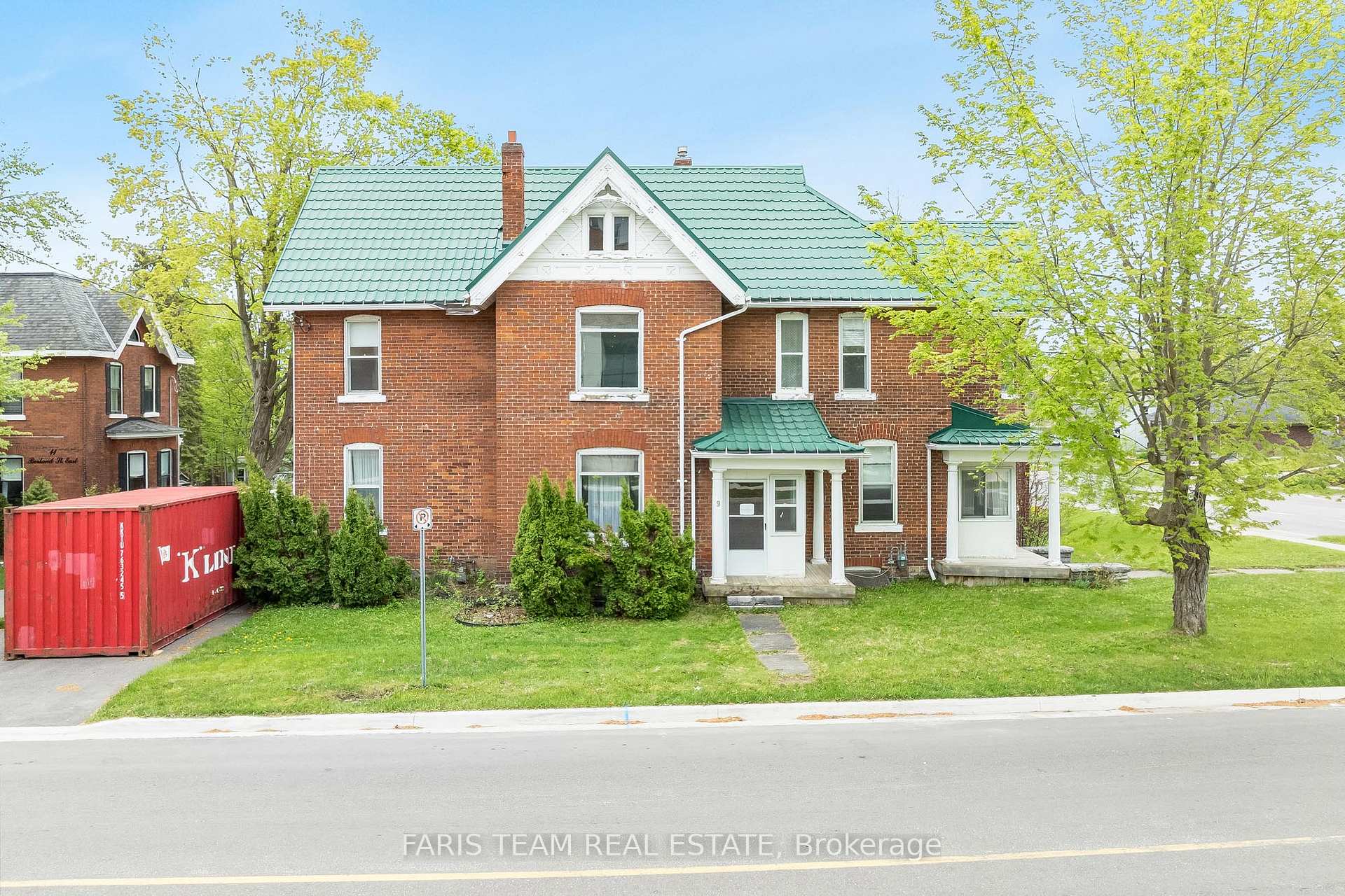 Front of 9 Borland Street E