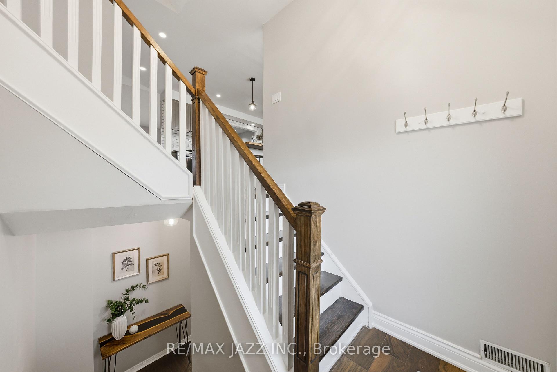 Photo 5 of 804 Beatrice Street E, Oshawa, Pinecrest — HOMEH