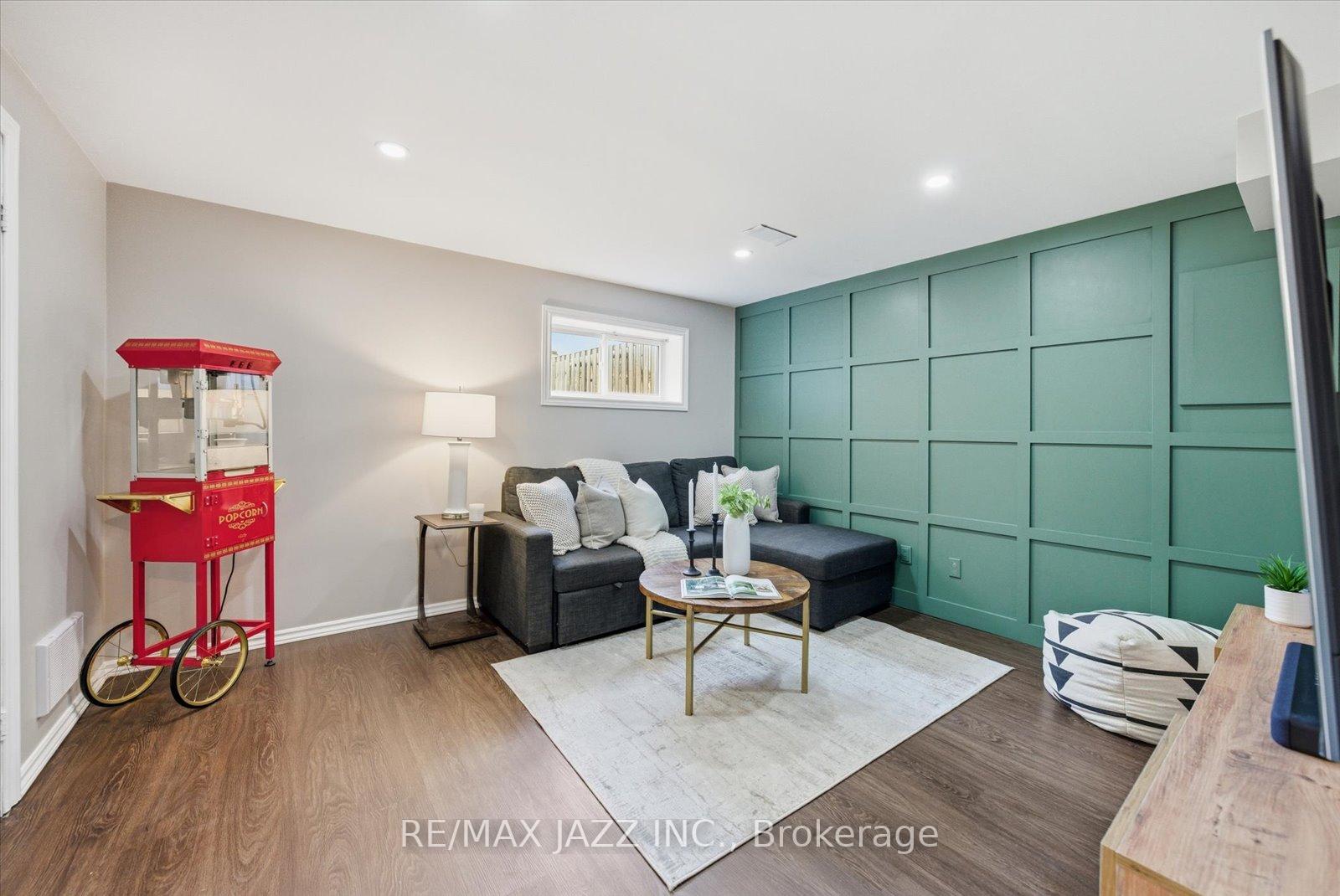 Photo 37 of 804 Beatrice Street E, Oshawa, Pinecrest — HOMEH