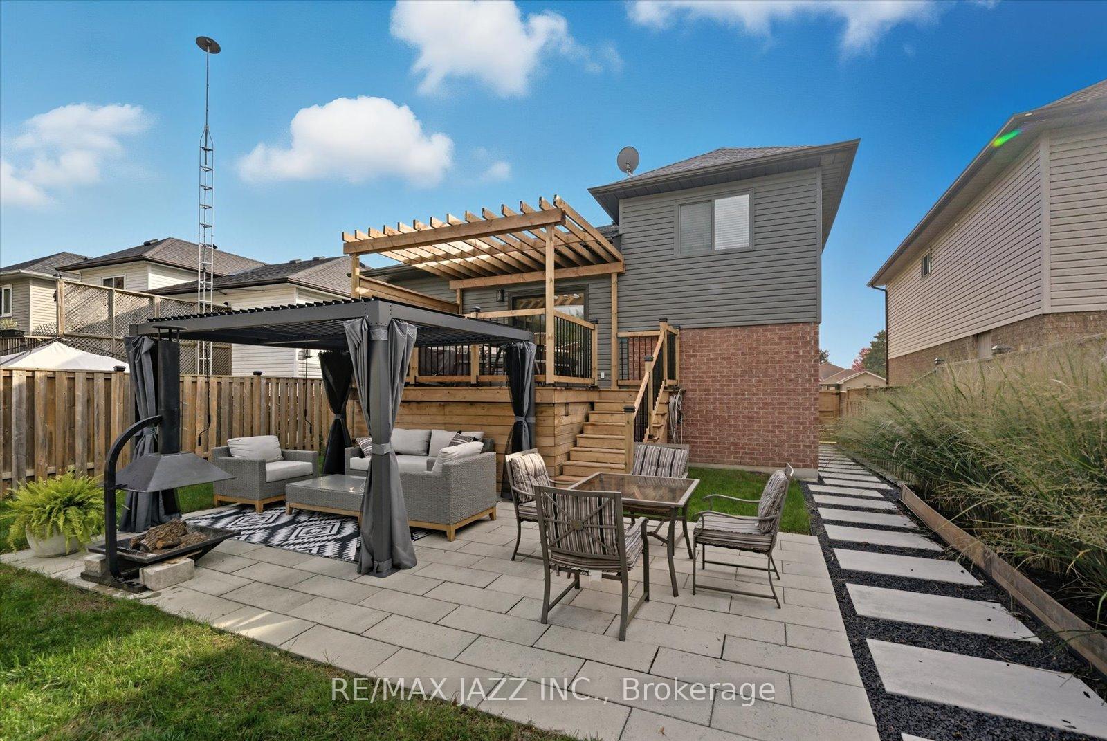 Photo 47 of 804 Beatrice Street E, Oshawa, Pinecrest — HOMEH