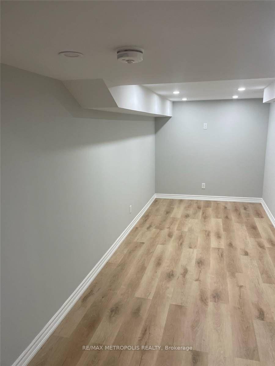 Photo 5 of Unit BSMT, 4 Liam Lane, Markham, Cedarwood — HOMEH