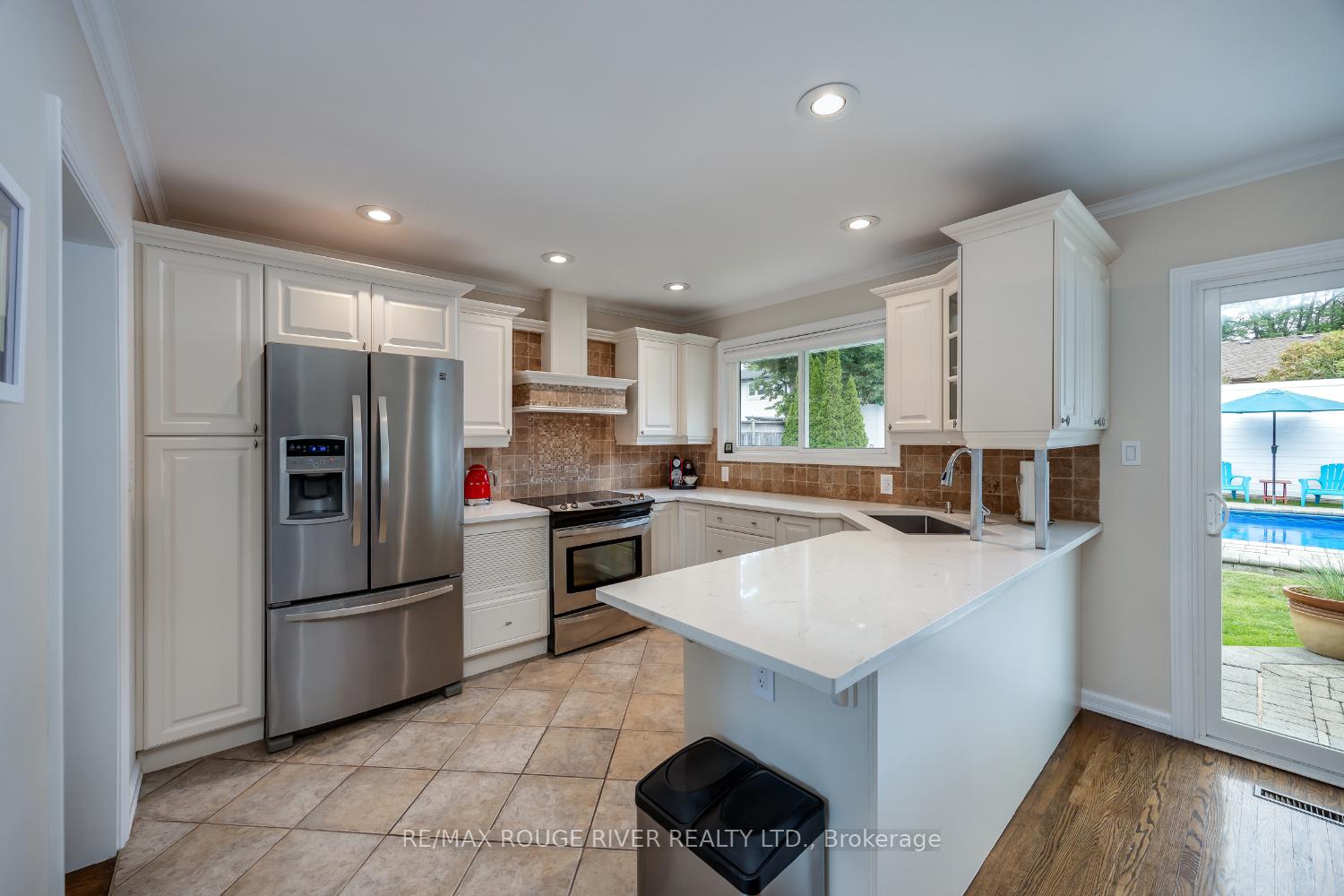 Photo 11 of 129 Briar Court, Oshawa, Eastdale — HOMEH
