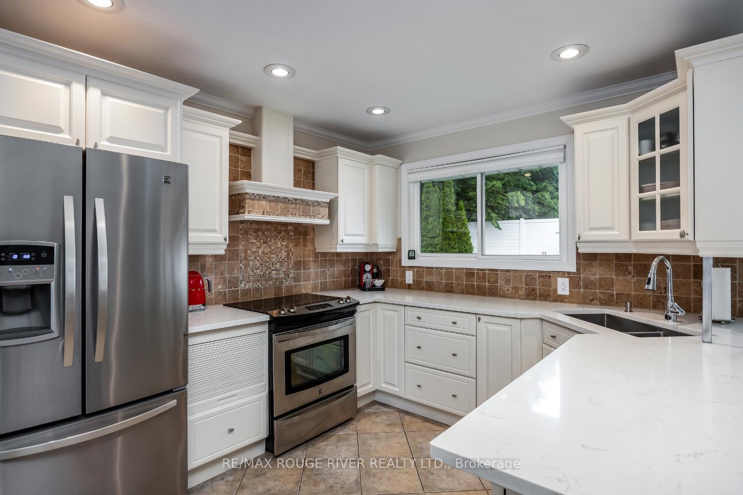 Photo 12 of 129 Briar Court, Oshawa, Eastdale — HOMEH