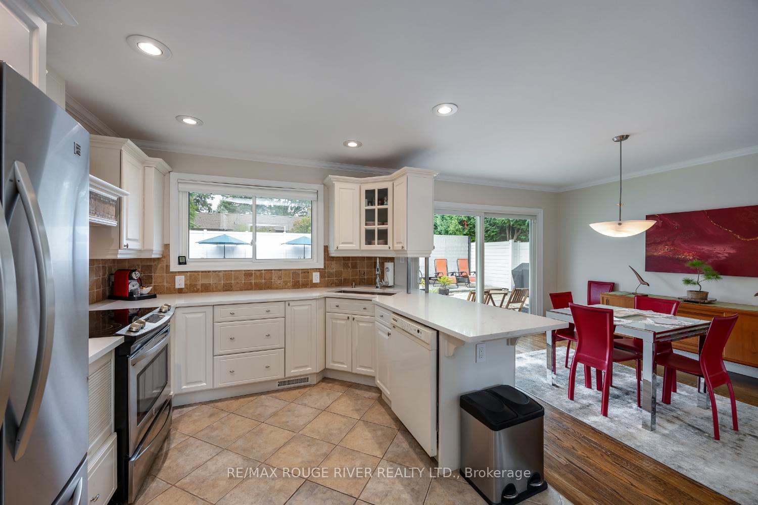 Photo 13 of 129 Briar Court, Oshawa, Eastdale — HOMEH