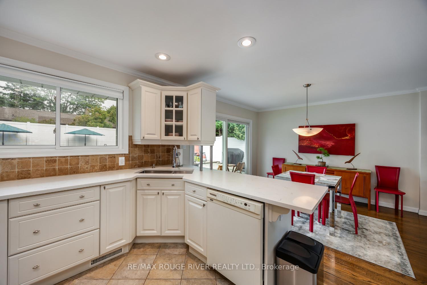 Photo 14 of 129 Briar Court, Oshawa, Eastdale — HOMEH