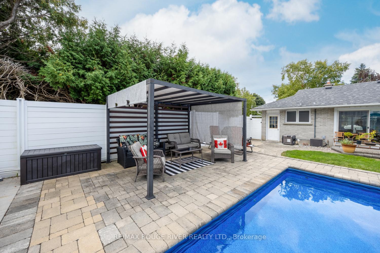 Photo 37 of 129 Briar Court, Oshawa, Eastdale — HOMEH