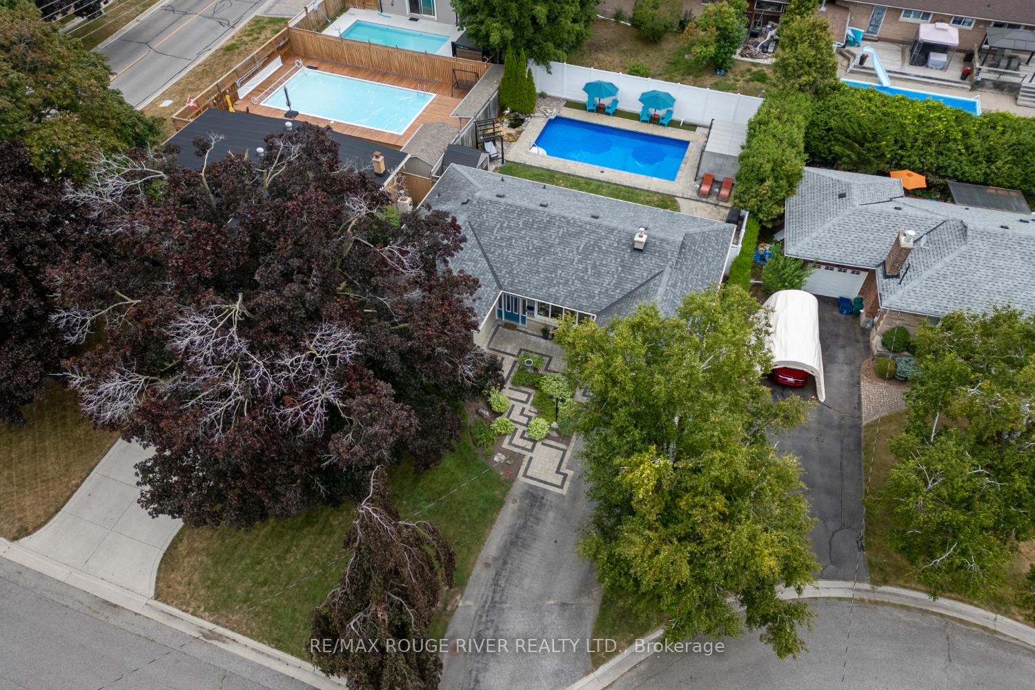 Photo 47 of 129 Briar Court, Oshawa, Eastdale — HOMEH
