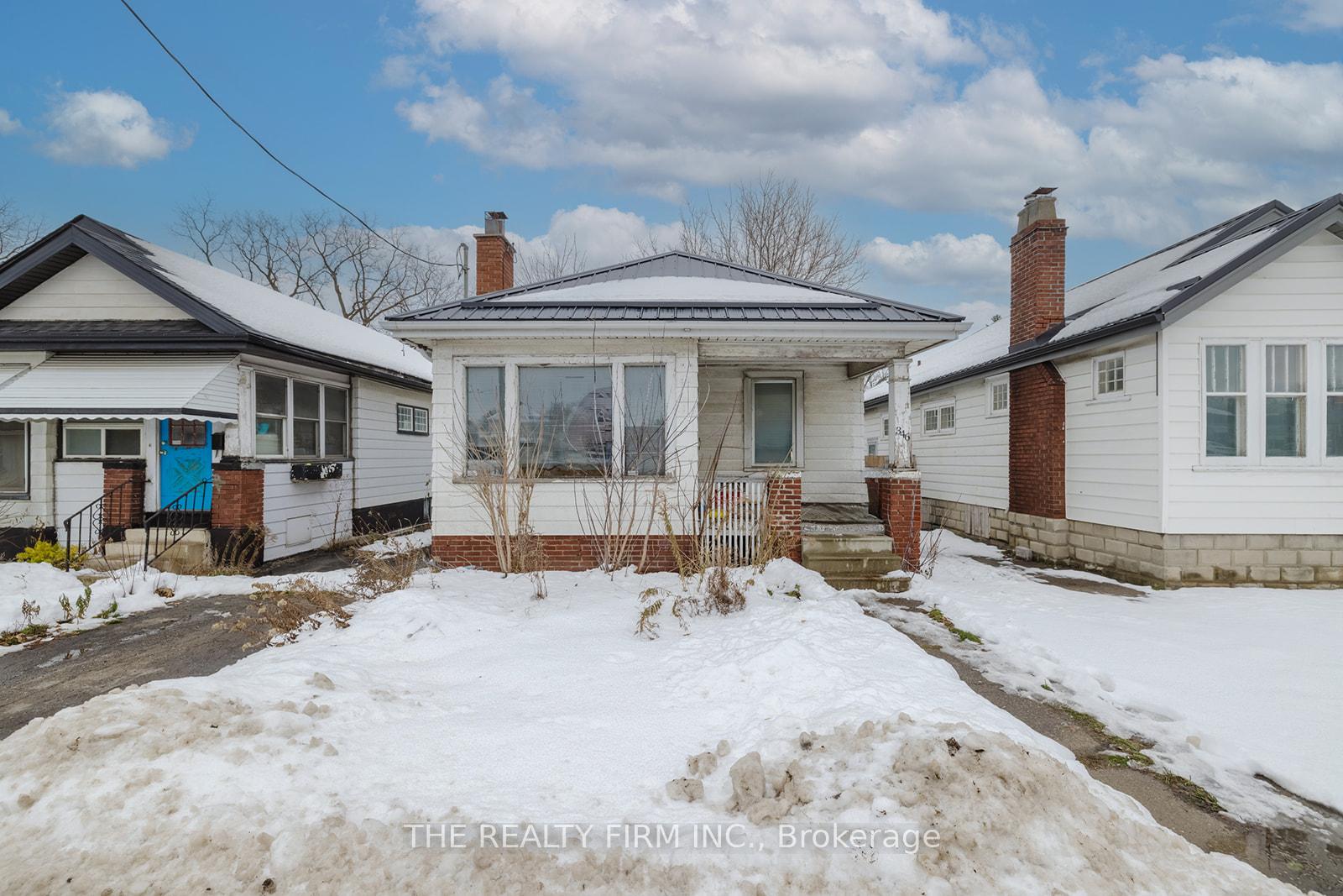 Front of 346 Wharncliffe Road S