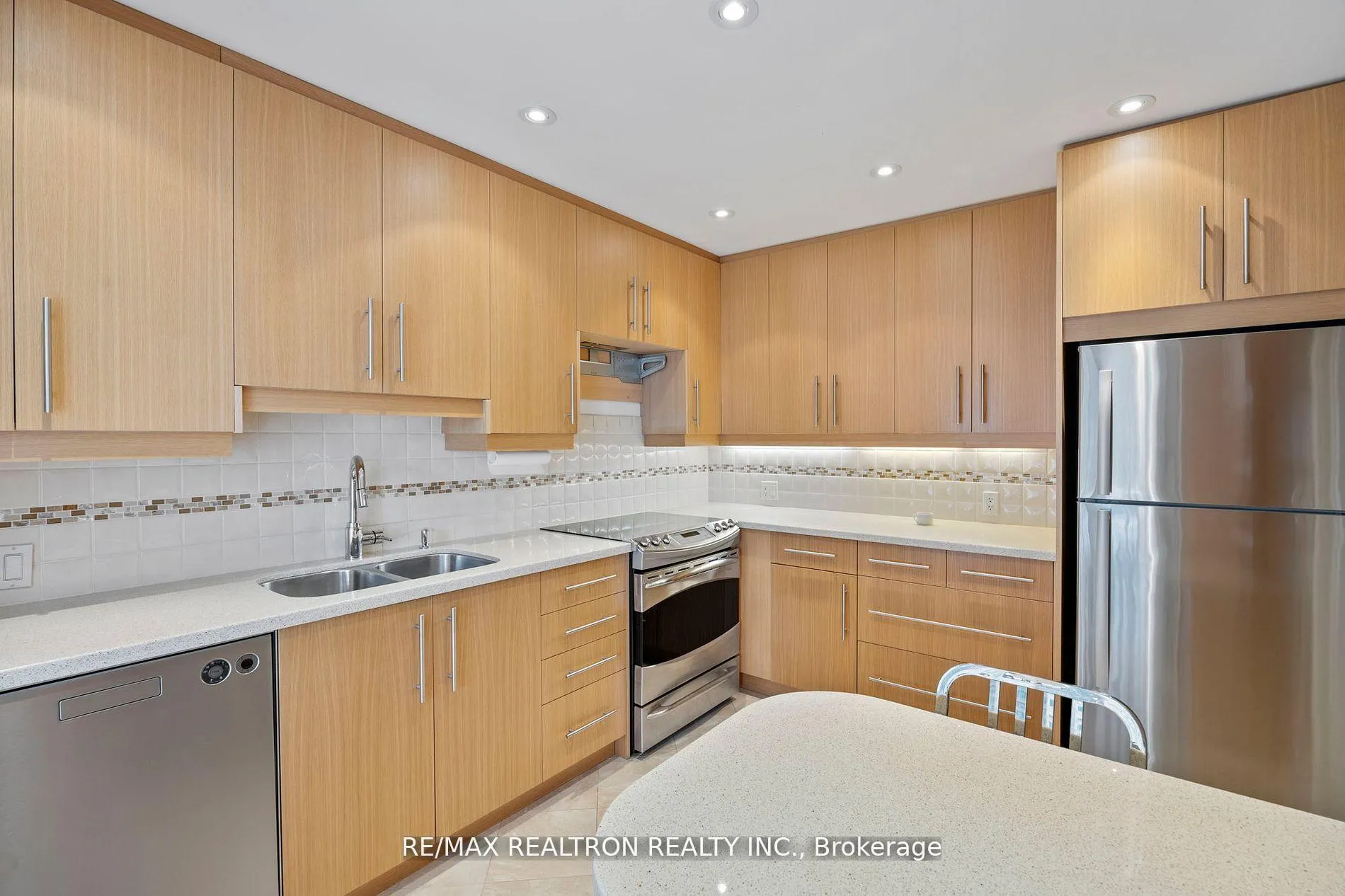 Photo 5 of 1364 Avenue Road, Toronto, Lawrence Park South — HOMEH