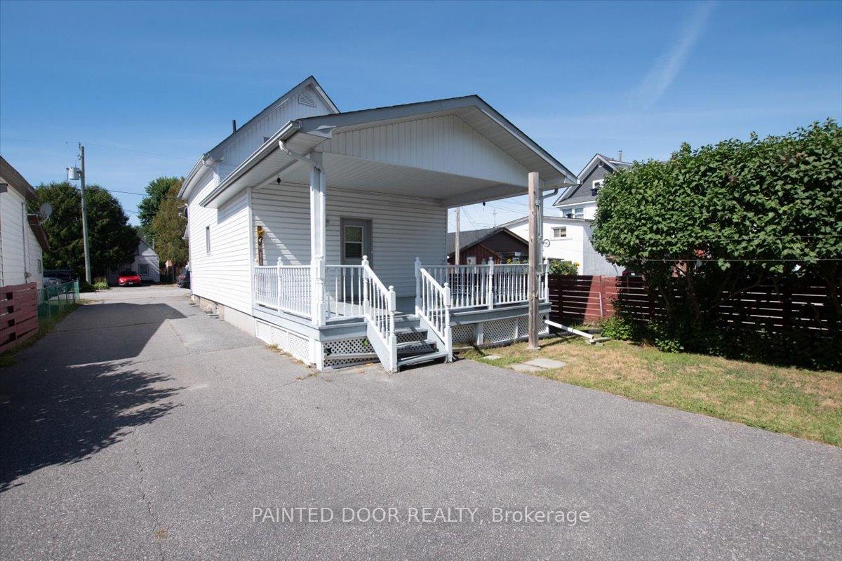 Photo 2 of 266 Sixth Avenue W, North Bay, Central — HOMEH