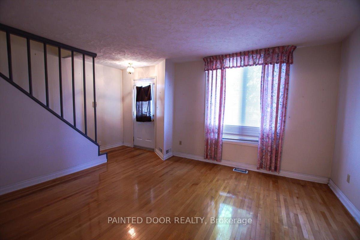 Photo 4 of 266 Sixth Avenue W, North Bay, Central — HOMEH