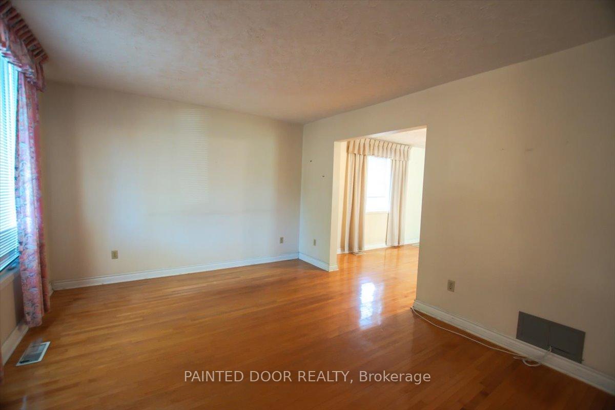 Photo 5 of 266 Sixth Avenue W, North Bay, Central — HOMEH