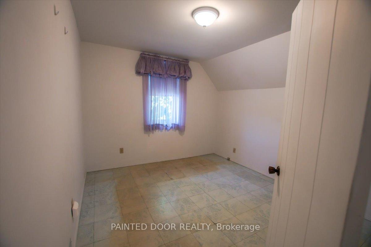 Photo 14 of 266 Sixth Avenue W, North Bay, Central — HOMEH