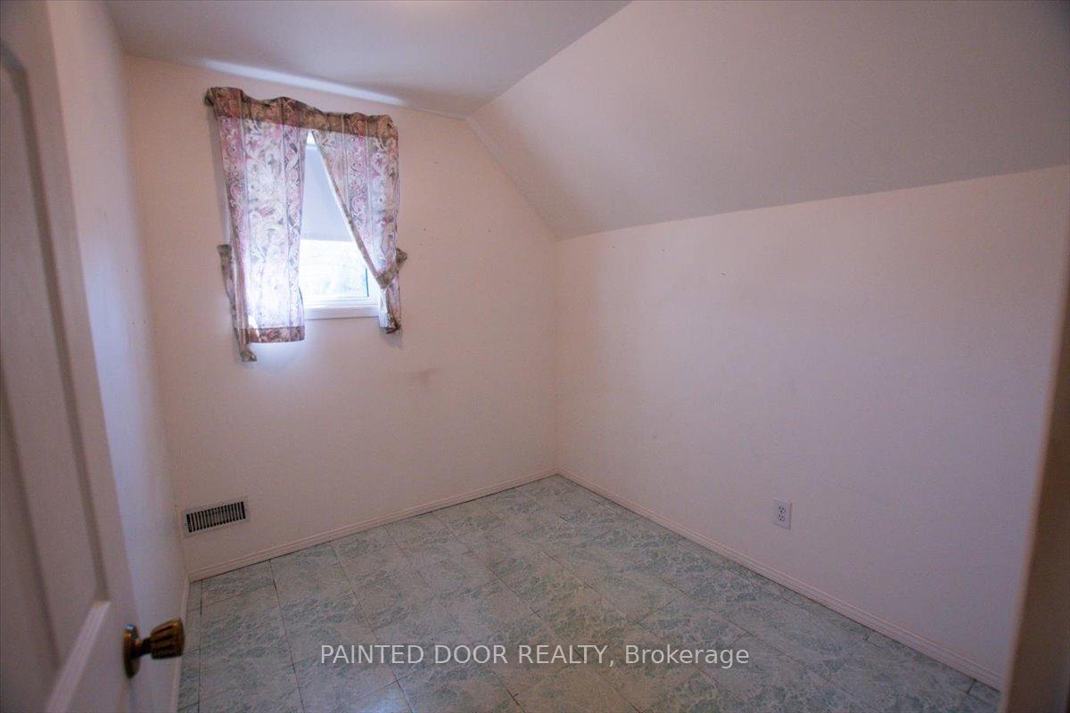 Photo 16 of 266 Sixth Avenue W, North Bay, Central — HOMEH