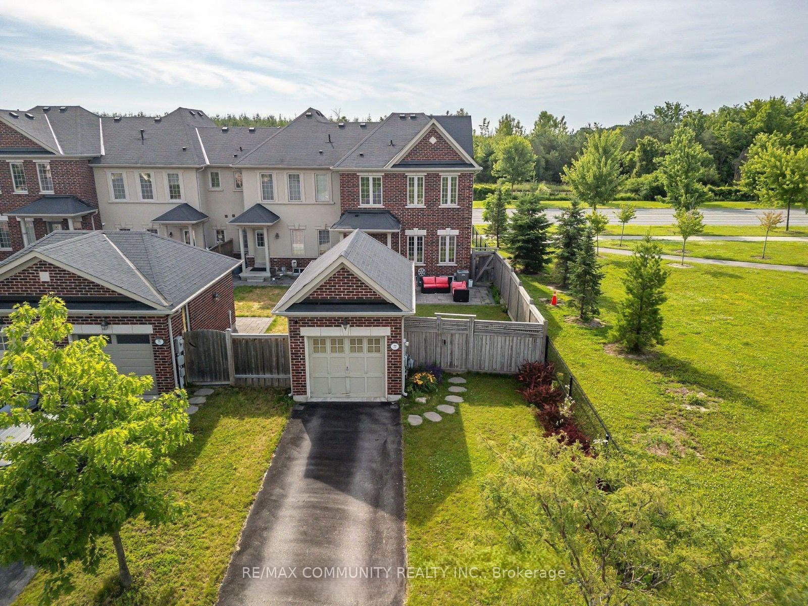 Photo 1 of 77 Vettese Court, Markham, Box Grove — HOMEH