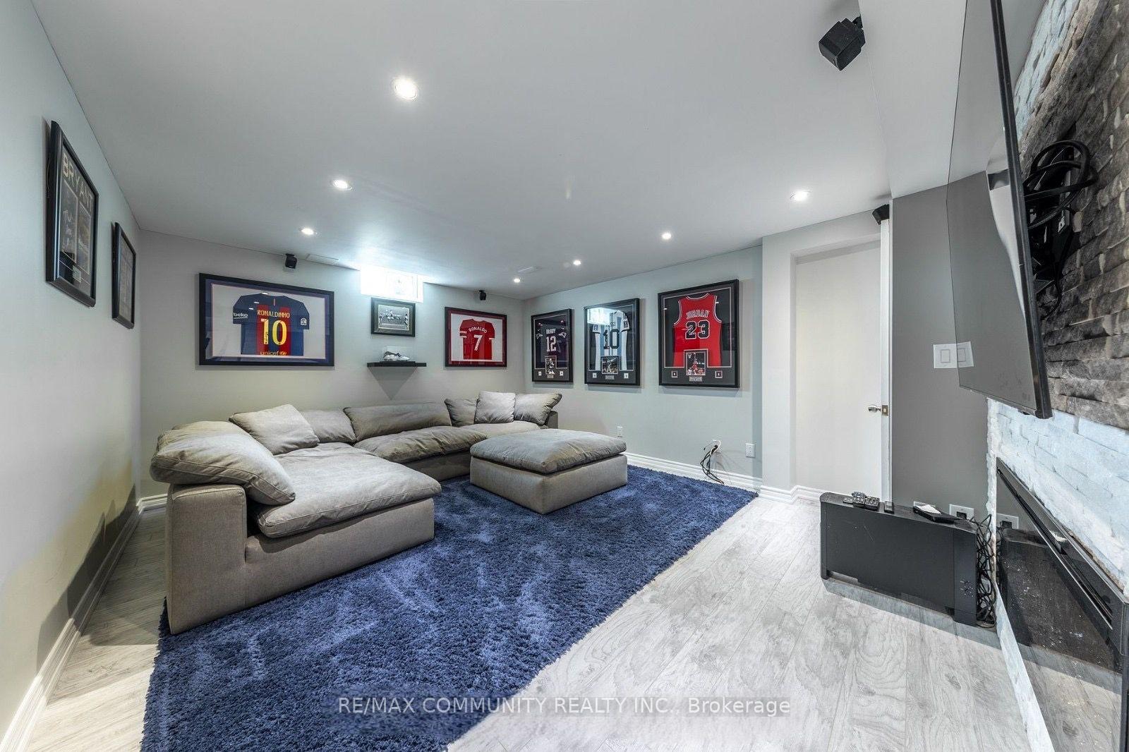 Photo 2 of 77 Vettese Court, Markham, Box Grove — HOMEH
