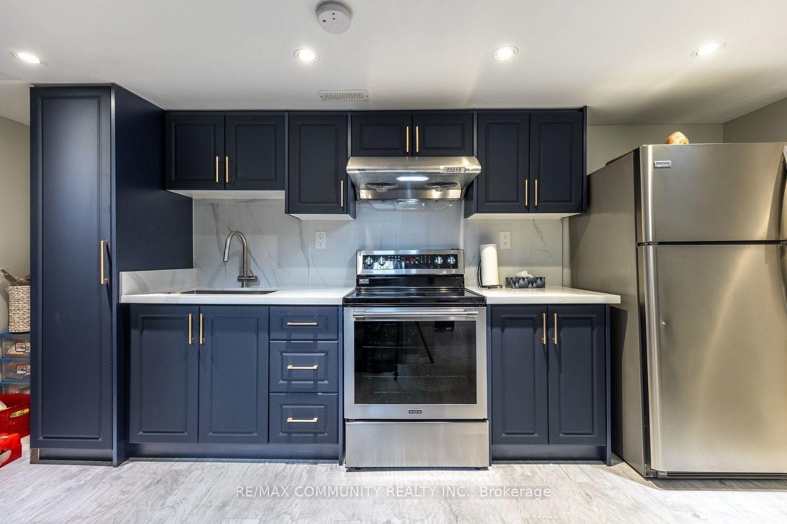 Photo 3 of 77 Vettese Court, Markham, Box Grove — HOMEH