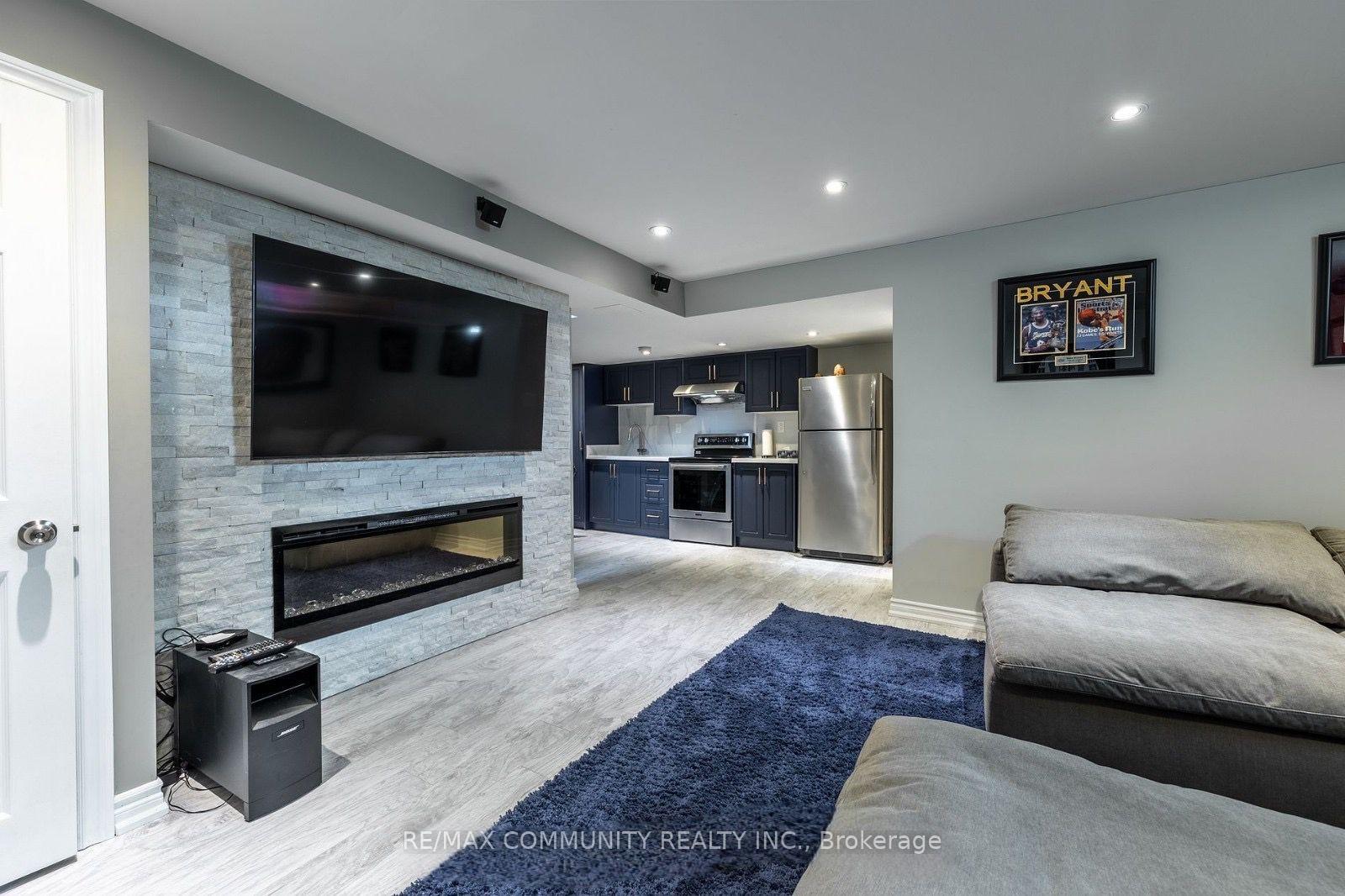 Photo 5 of 77 Vettese Court, Markham, Box Grove — HOMEH