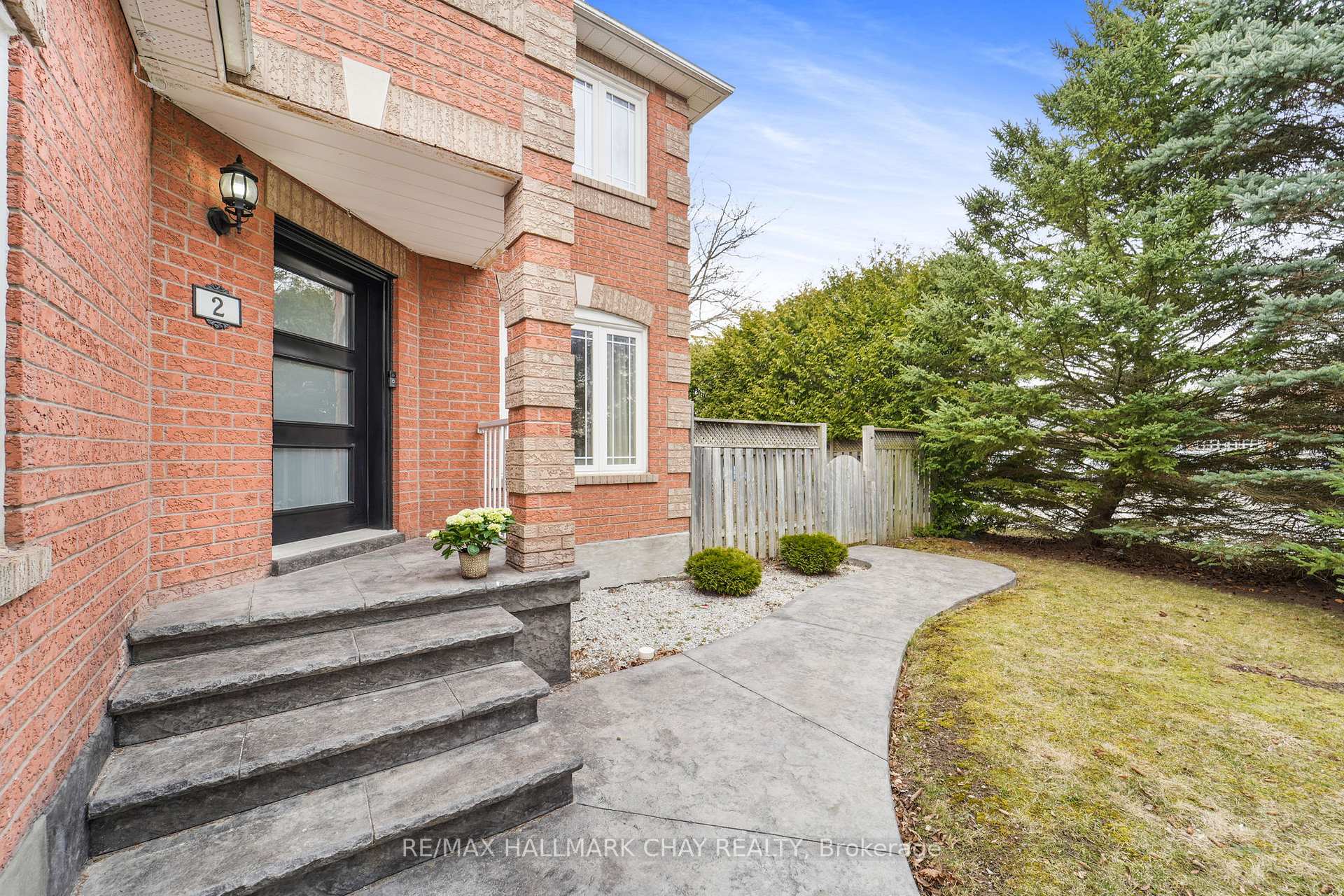 Photo 5 of 2 Mccullough Avenue, New Tecumseth, Beeton — HOMEH