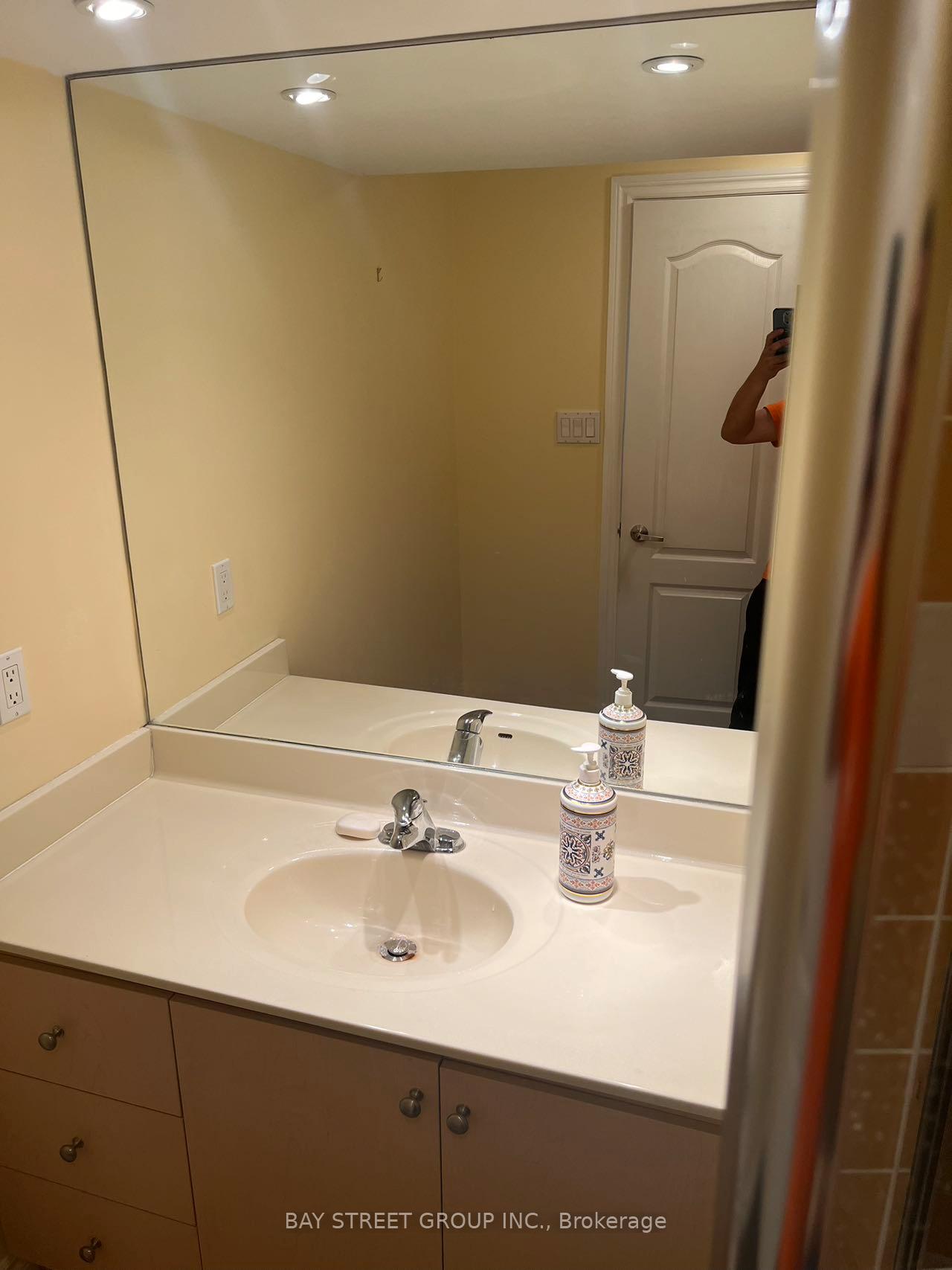 Photo 13 of 2 Castleview Crescent, Markham, Victoria Manor-Jennings Gate — HOMEH