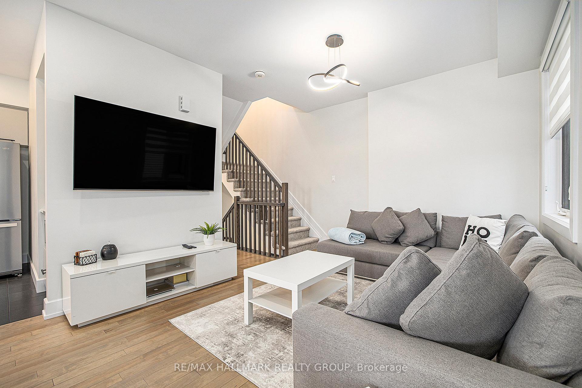 Photo 6 of 20 Verglas Lane, Ottawa, Mer Bleue/Bradley Estates/Anderson Park — HOMEH