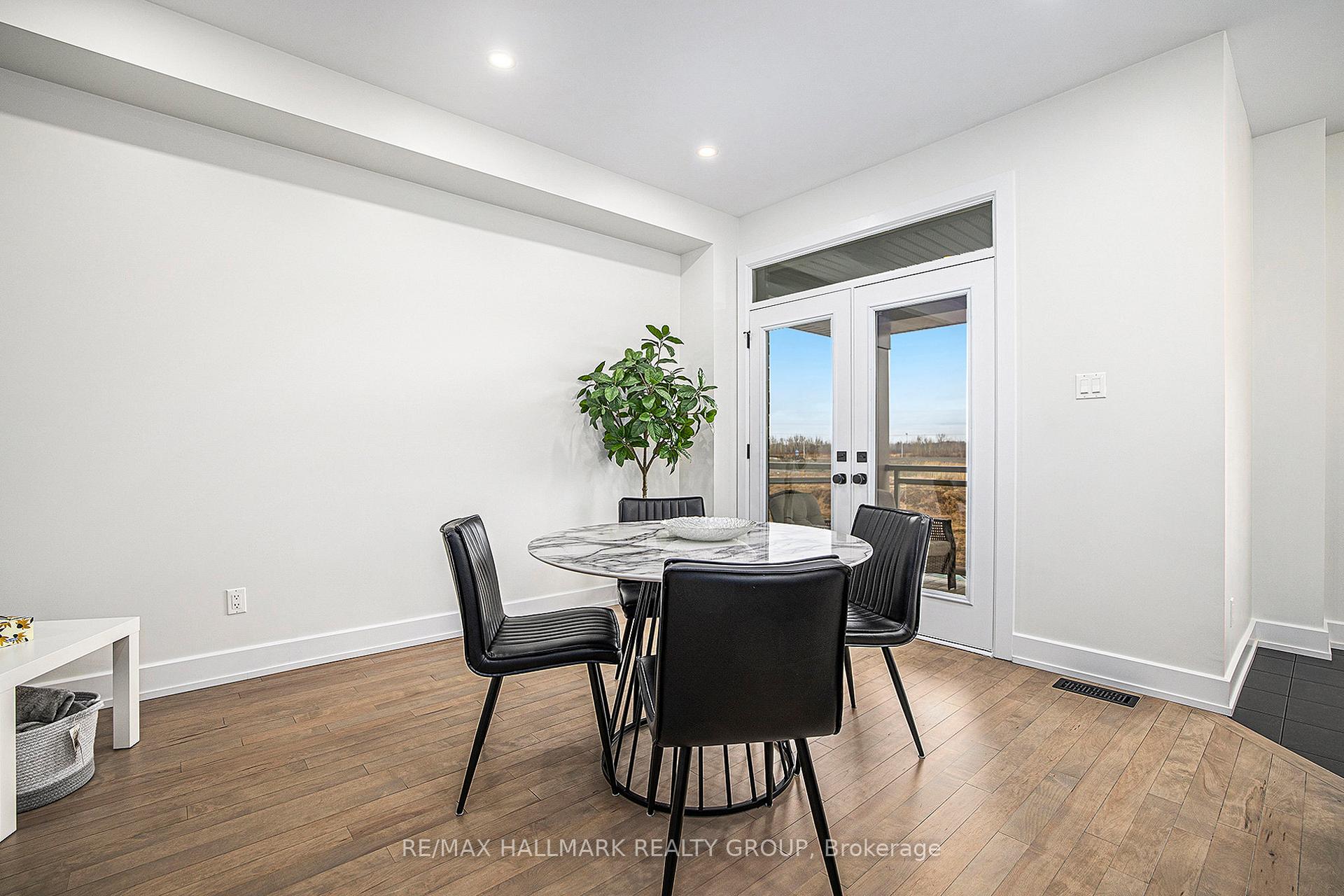 Photo 8 of 20 Verglas Lane, Ottawa, Mer Bleue/Bradley Estates/Anderson Park — HOMEH