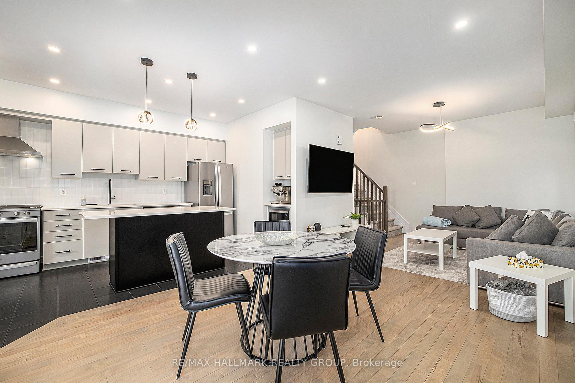 Photo 10 of 20 Verglas Lane, Ottawa, Mer Bleue/Bradley Estates/Anderson Park — HOMEH