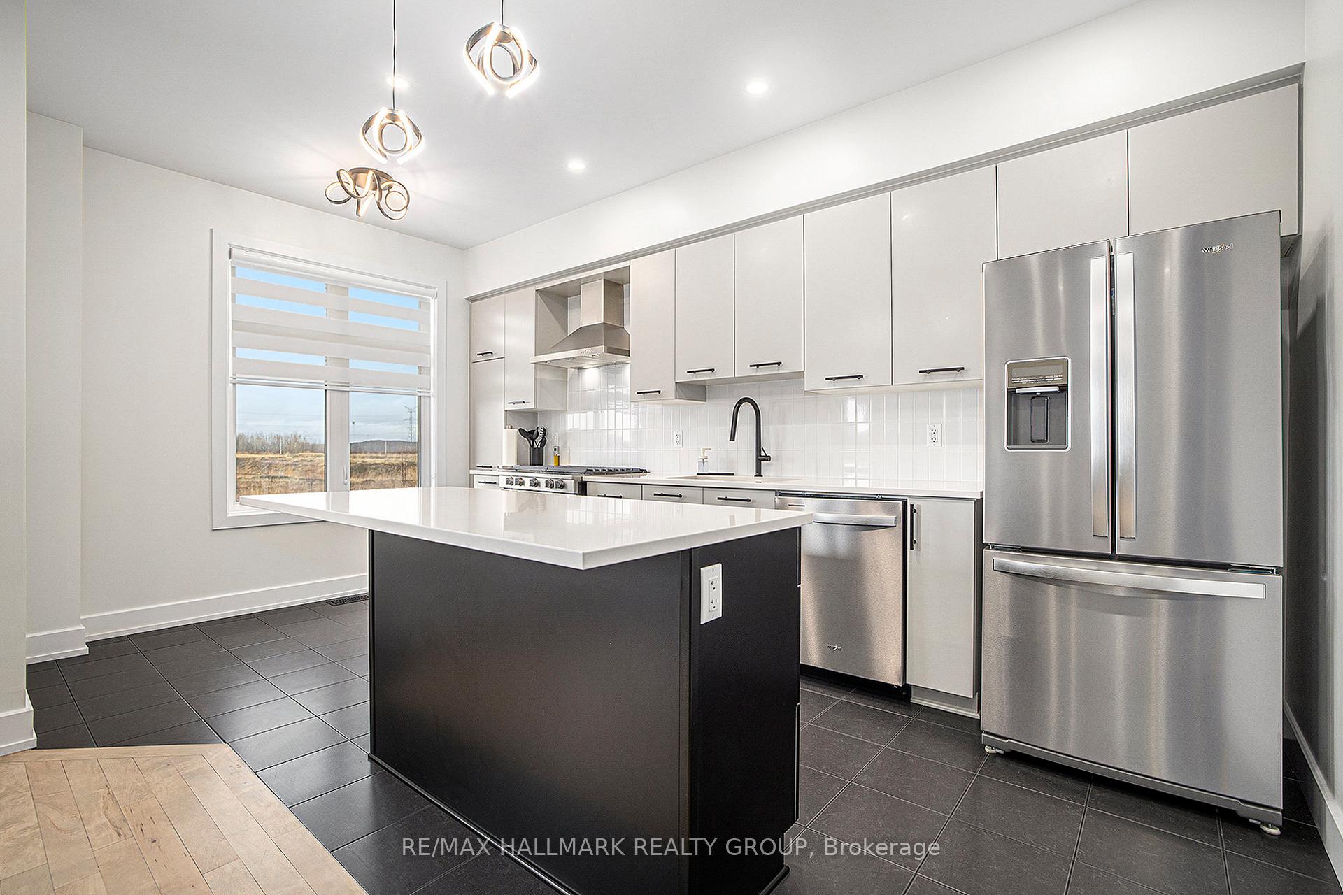 Photo 11 of 20 Verglas Lane, Ottawa, Mer Bleue/Bradley Estates/Anderson Park — HOMEH