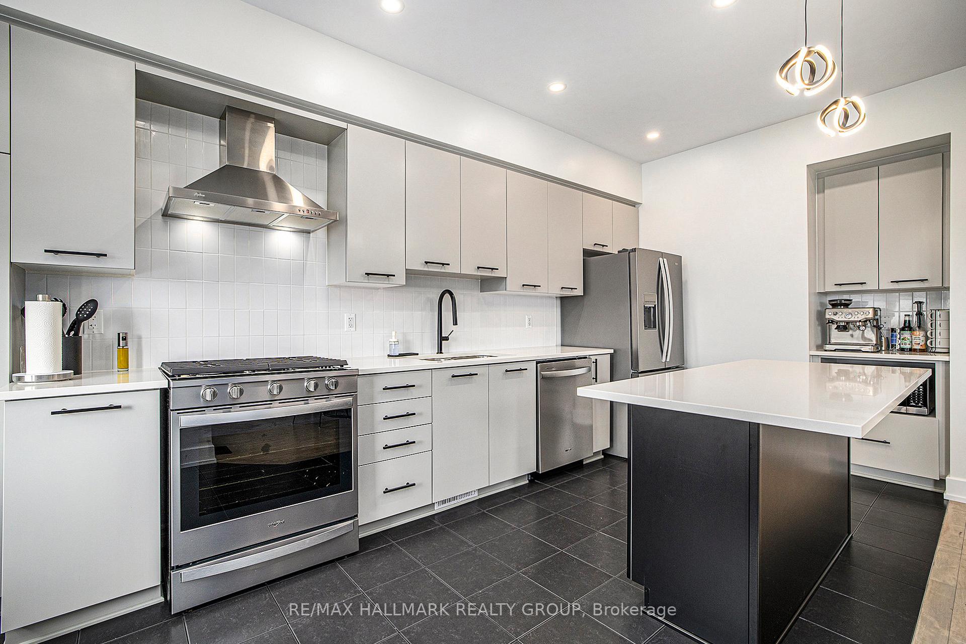 Photo 12 of 20 Verglas Lane, Ottawa, Mer Bleue/Bradley Estates/Anderson Park — HOMEH