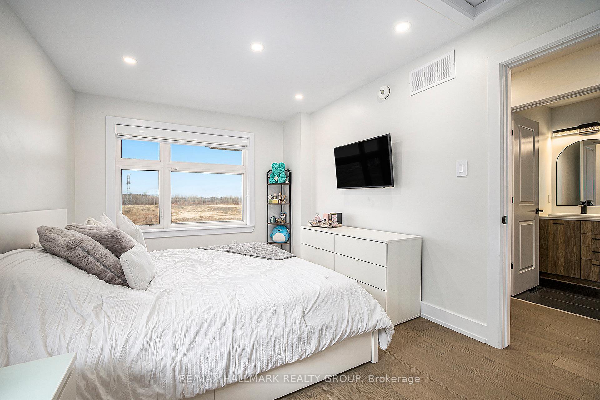 Photo 18 of 20 Verglas Lane, Ottawa, Mer Bleue/Bradley Estates/Anderson Park — HOMEH