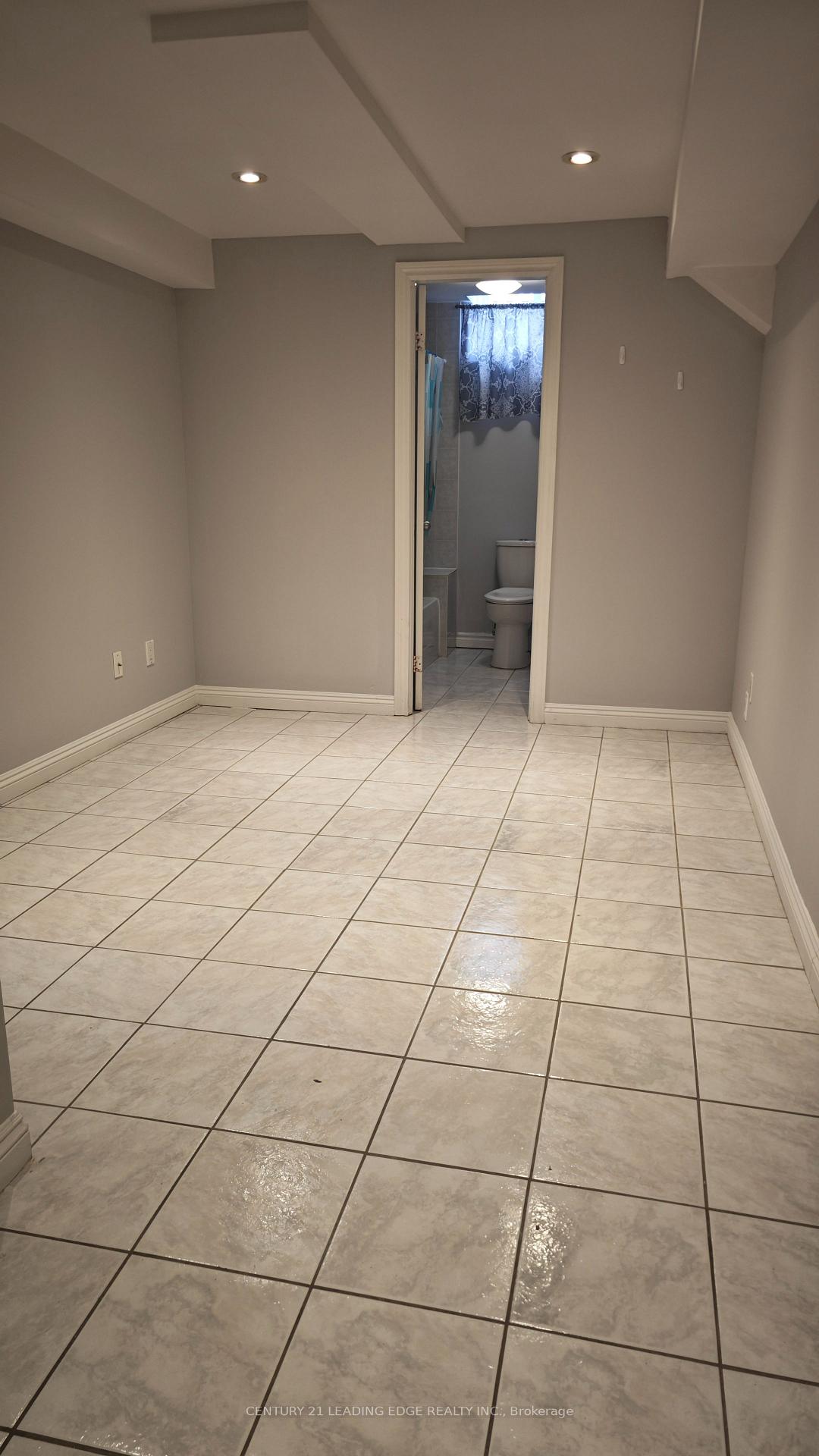 Photo 4 of Unit BSMT, 8 Taplane Drive, Markham, Middlefield — HOMEH