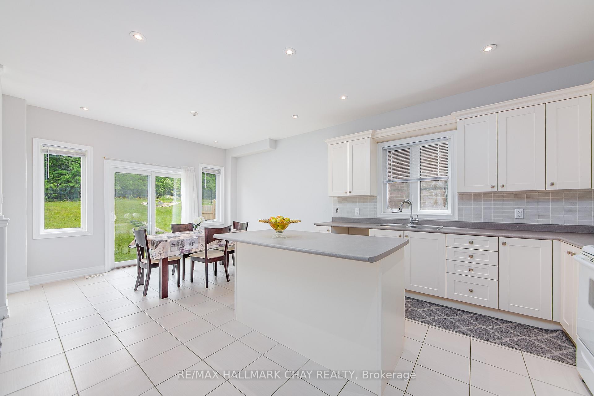 Photo 4 of 2987 Stoneridge Boulevard, Orillia — HOMEH