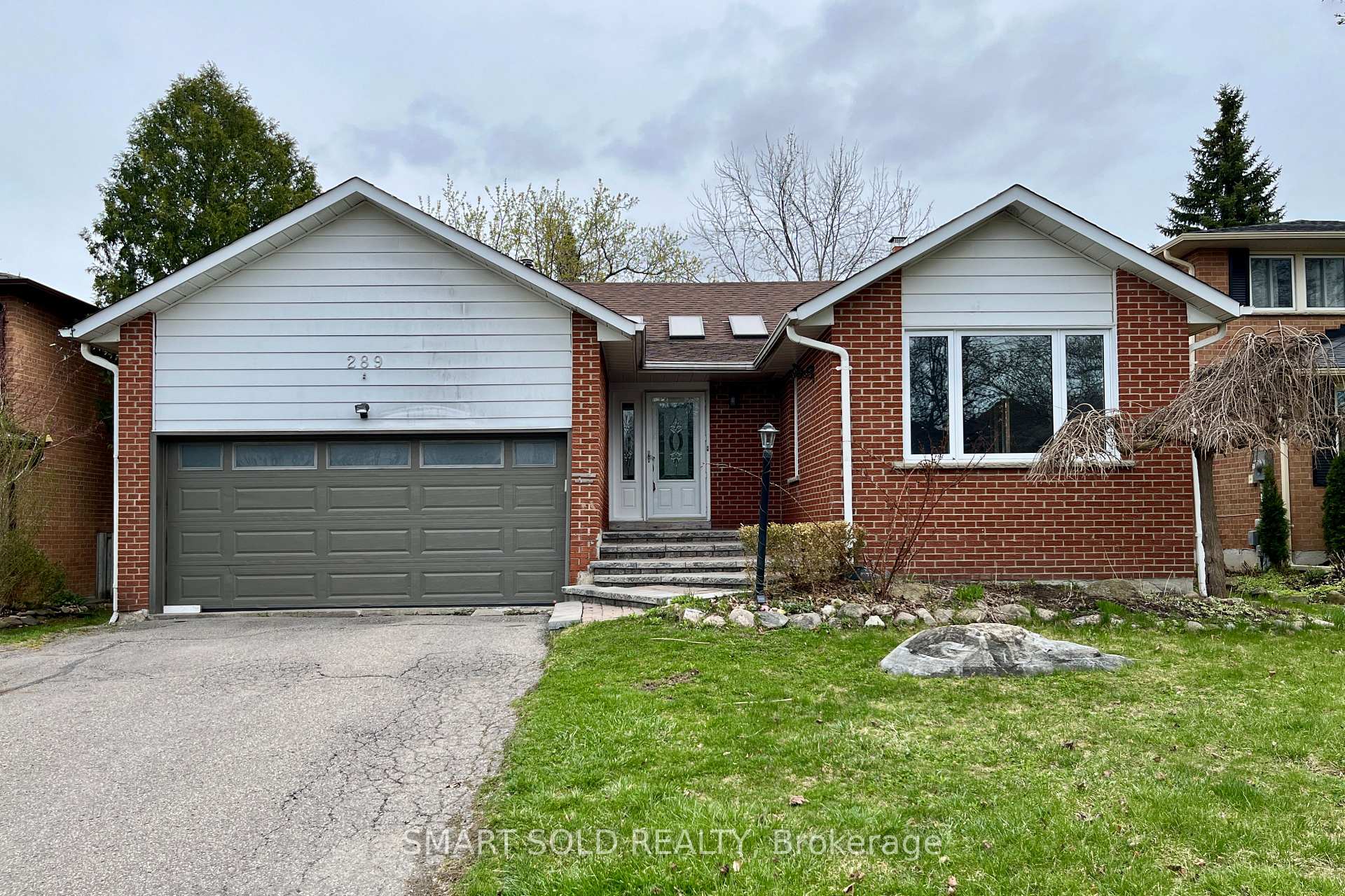 Front of 289 Plymouth Trail