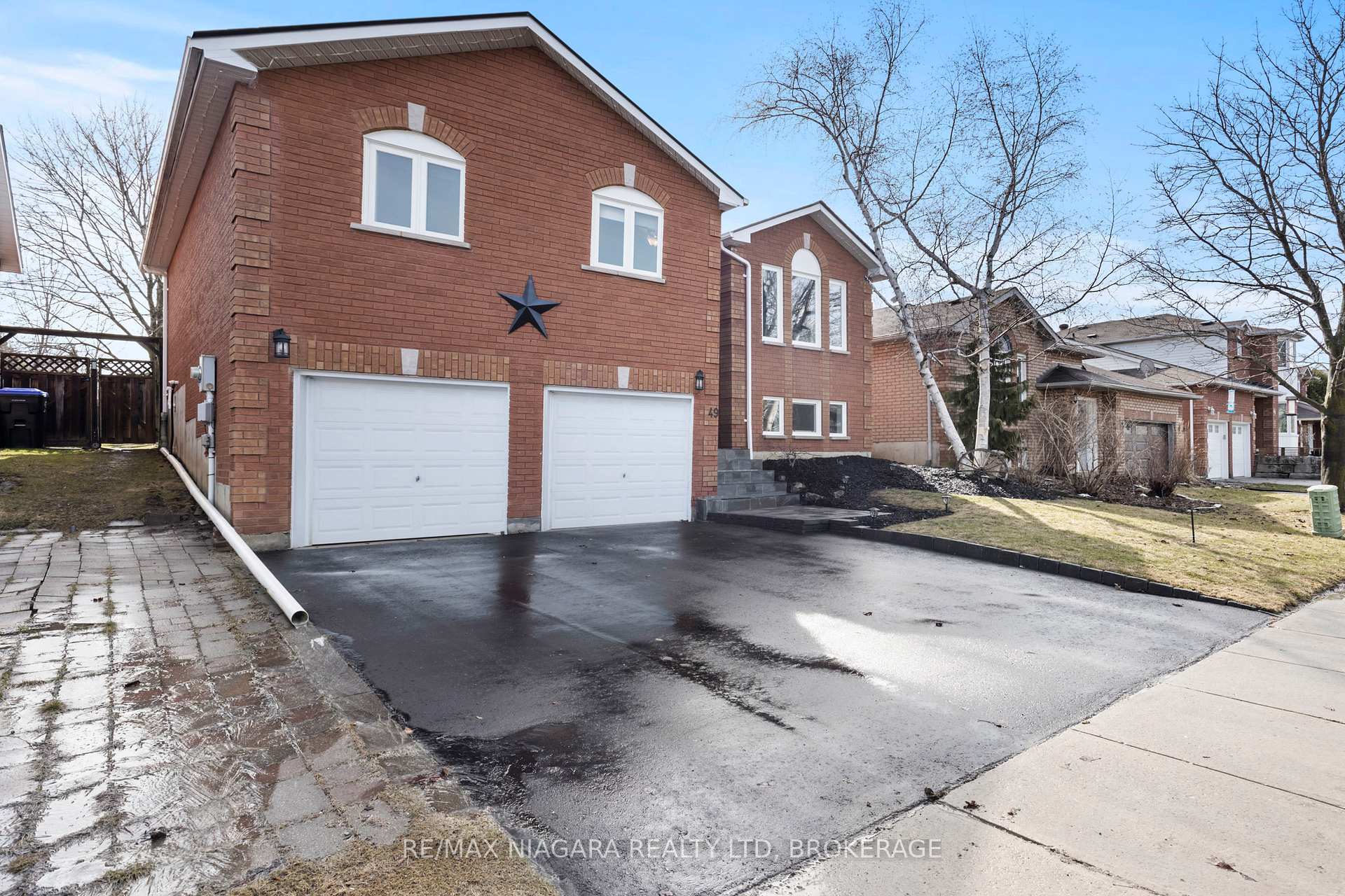 Photo 2 of 49 Metcalf Crescent, New Tecumseth, Tottenham — HOMEH