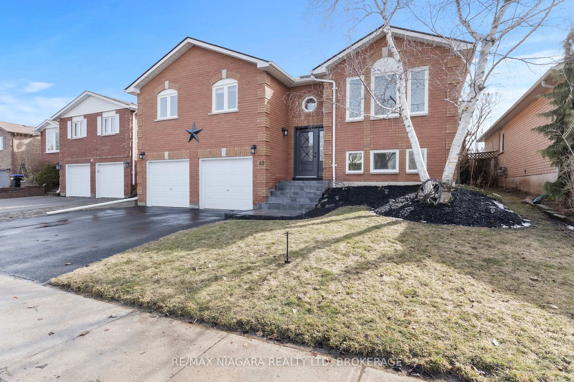 Photo 3 of 49 Metcalf Crescent, New Tecumseth, Tottenham — HOMEH